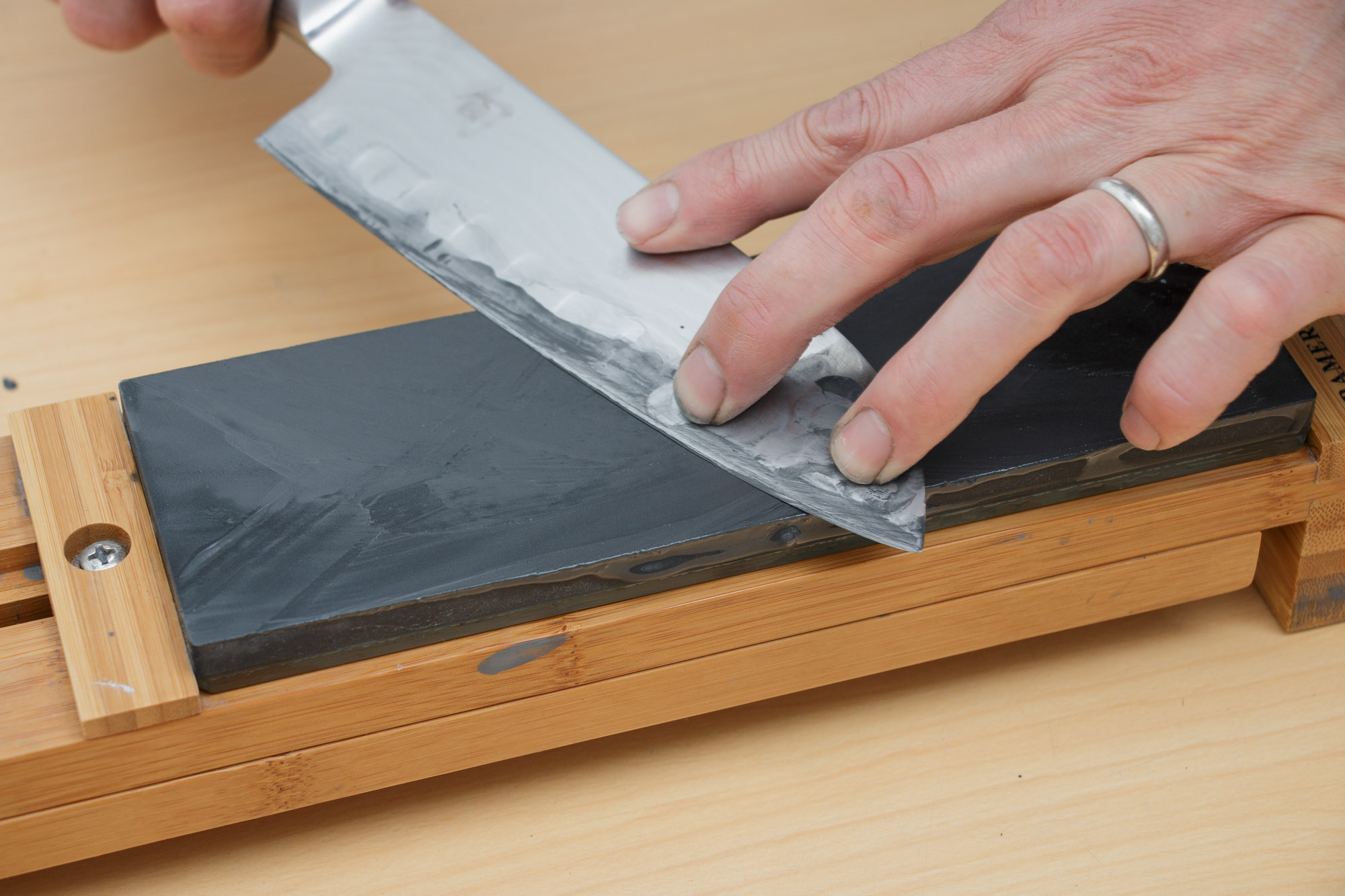 Knife sharpening on a waterstone