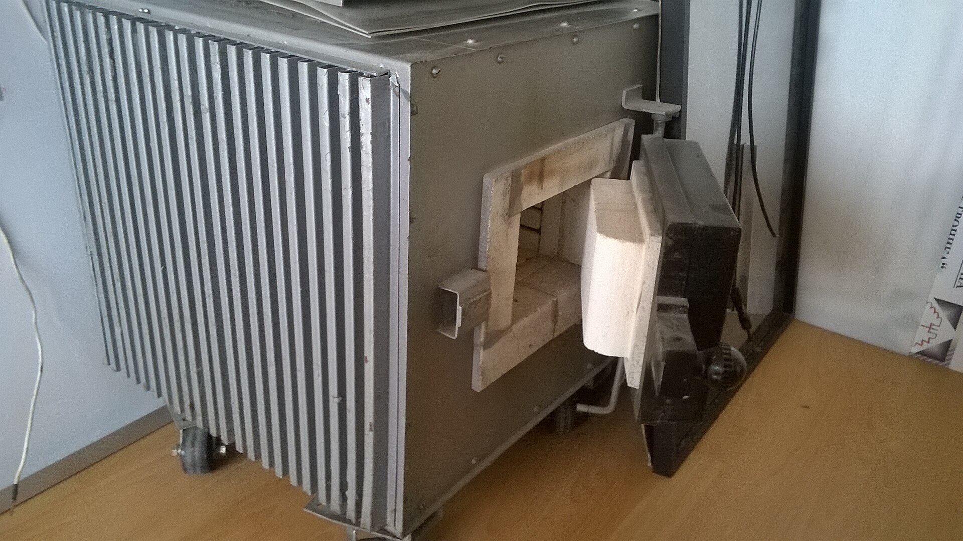 Minimal diagram of ore, furnace, steel bar and kitchen knife
